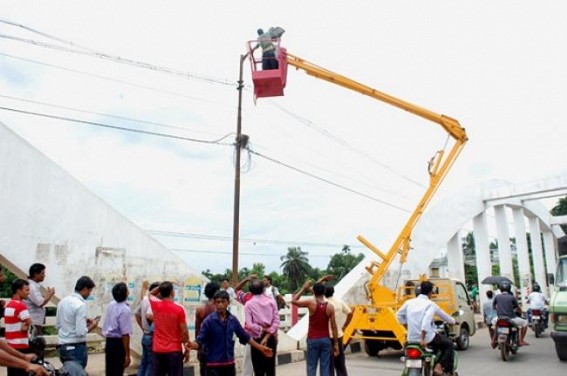 Tripura AMC gets hydraulic pole vehicle to repair electric poles